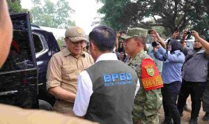 posko1-40kb Wali Kota Palembang, Drs. Ratu Dewa, MSi mendampingi Menteri Koordinator Bidang Politik dan Keamanan (Menko Polkam) Jenderal TNI (Purn.) Djamari Chaniago dalam kunjungan kerja ke Provinsi Sumatera Selatan, Jumat (18/9/2026). Foto: Kominfo Palembang.