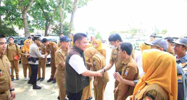Gubernur Sumsel Herman Deru saat meninjau Posko Siaga Karhutla di Kantor Camat Kertapati, Palembang, Senin (7/9/2026). Foto: Humas Pemprov Sumsel.