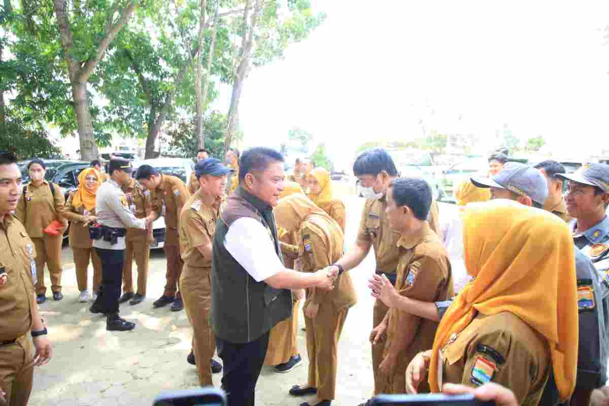Gubernur Sumsel Herman Deru saat meninjau Posko Siaga Karhutla di Kantor Camat Kertapati, Palembang, Senin (7/9/2026). Foto: Humas Pemprov Sumsel.
