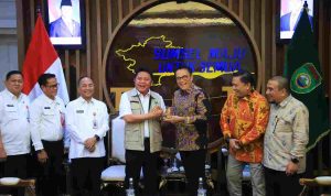 Gubernur Herman Deru saat menerima pimpinan PTPN IV Regional VII dalam audiensi di Ruang Tamu Gubernur Sumsel, Rabu (9/9/2026) siang. Foto: Humas Pemprov Sumsel.
