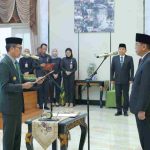 Walikota Palembang, Ratu Dewa melantik Pj Sekda Palembang, Selaiman Amin. Foto: Kominfo Palembang.