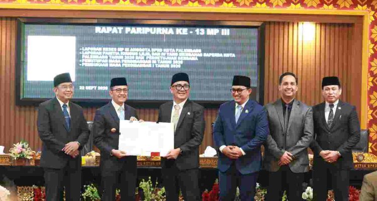 Walikota Palembang, Ratu Dewa hadiri secara langsung Rapat Paripurna ke-13 MP III yang digelar di Ruang Rapat Paripurna DPRD Kota Palembang, Selasa (22/9/2026). Foto: Kominfo Palembang.