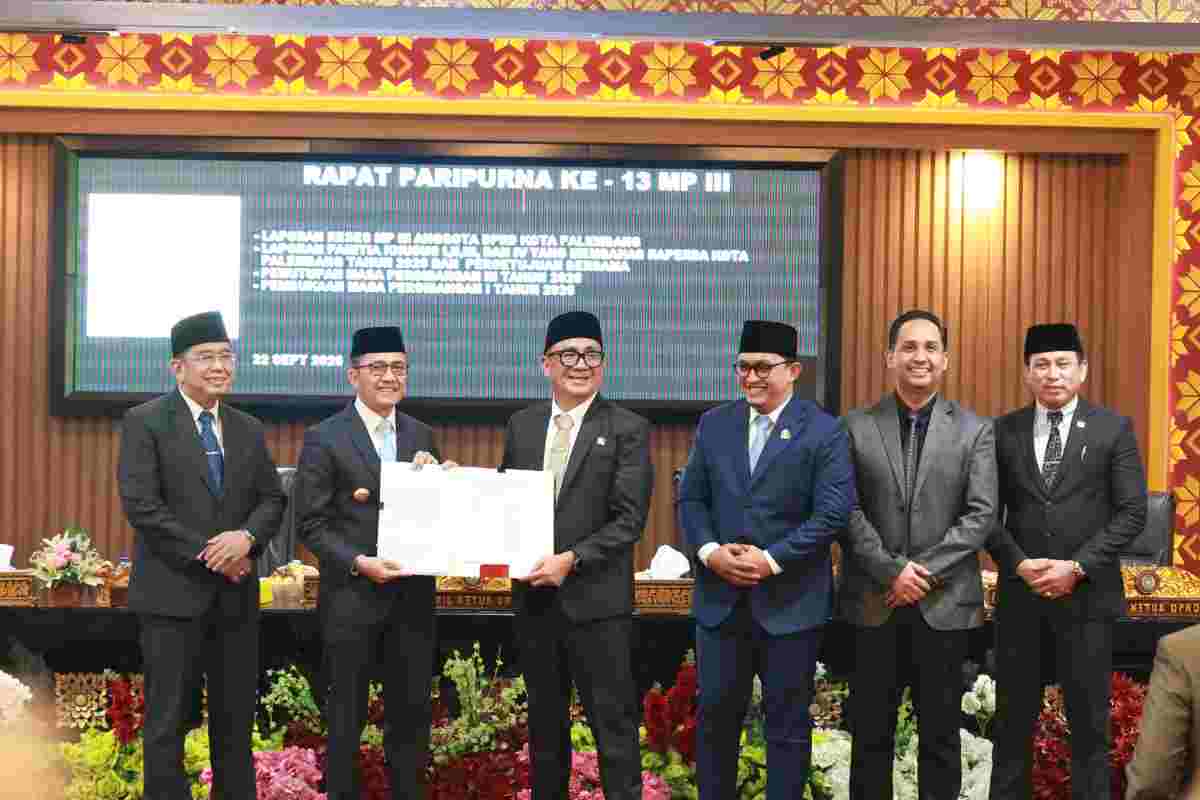Walikota Palembang, Ratu Dewa hadiri secara langsung Rapat Paripurna ke-13 MP III yang digelar di Ruang Rapat Paripurna DPRD Kota Palembang, Selasa (22/9/2026). Foto: Kominfo Palembang.
