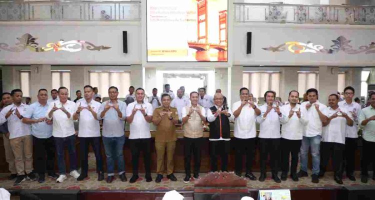 Wali Kota Palembang Ratu Dewa saat Coffee Morning bersama anggota asosiasi badan usaha GAPENSI, GATENSI, HIPMI, REI, INKINDO dan IDI terkait pelaksanaan Sensus Ekonomi 2026 di Ruang Rapat Parameswara, Selasa (8/9/2026). Foto: Kominfo Palembang.