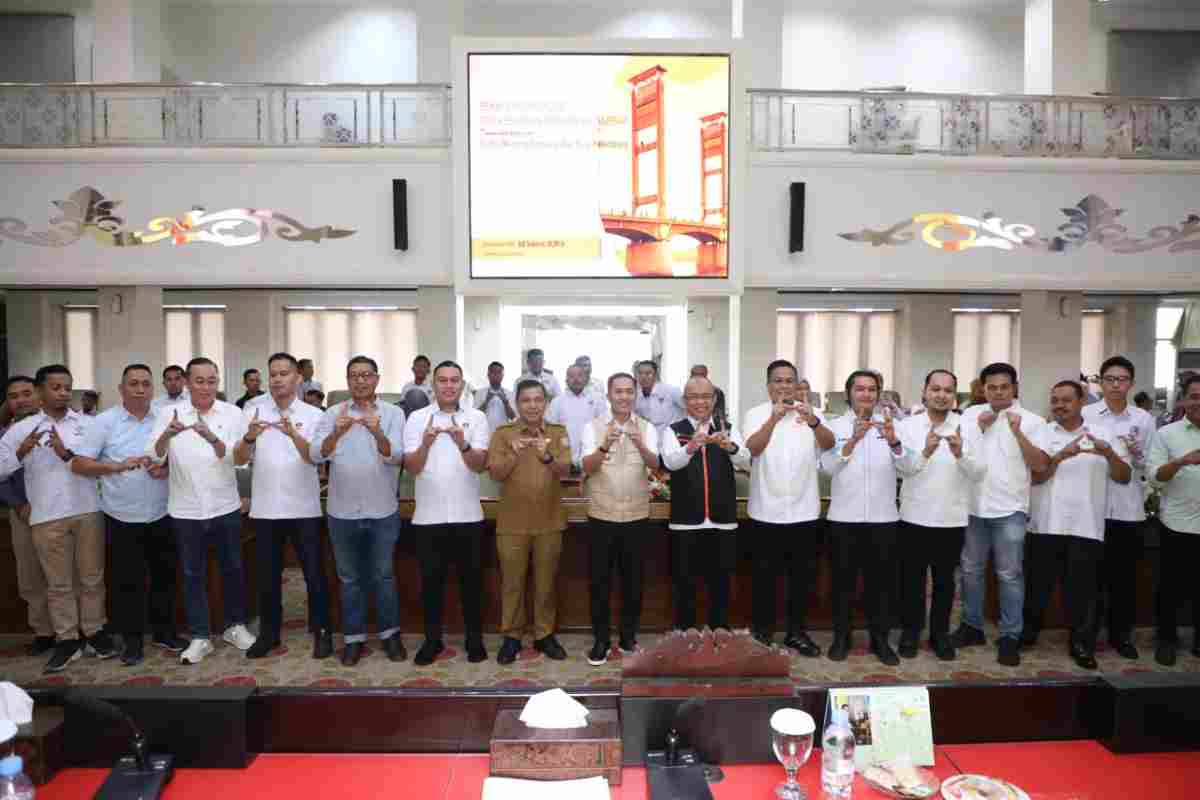Wali Kota Palembang Ratu Dewa saat Coffee Morning bersama anggota asosiasi badan usaha GAPENSI, GATENSI, HIPMI, REI, INKINDO dan IDI terkait pelaksanaan Sensus Ekonomi 2026 di Ruang Rapat Parameswara, Selasa (8/9/2026). Foto: Kominfo Palembang.