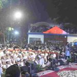 Ustaz Abdul Somat memberikan ceramah pada Maulid Nabi Muhammad dan Pengukuhan Forum Ulama-Umaroh di pelataran BKB, Minggu (27/9/2026) malam. Foto" Kominfo Palembang.