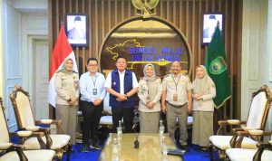 Gubernur Sumatera Selatan (Sumsel) Dr. H. Herman Deru menerima audiensi Kepala Balai Karantina Hewan, Ikan, dan Tumbuhan (HIT) Sumsel Sri Endah Ekandari beserta jajaran dalam rangka silaturahmi di Ruang Tamu Gubernur Sumsel, Senin (1/9/2026). Foto: Humas Pemprov Sumsel.