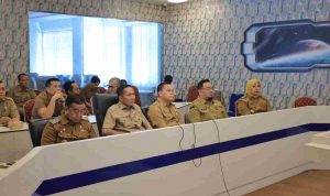 Secara daring Wali Kota Palembang Ratu Dewa mengikuti Rapat Kerja Komisi II DPR RI bersama Menteri Dalam Negeri, Menteri Agraria dan Tata Ruang/Kepala BPN, serta Rapat Dengar Pendapat dengan para gubernur, bupati, wali kota se-Indonesia dan Plt. Kepala Badan Bank Tanah, Selasa (15/9/2026). Foto: Kominfo Palembang.