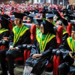 Lebih dari 200 mahasiswa Institut Rahmaniyah Sekayu resmi menyandang gelar sarjana dalam Rapat Senat Terbuka Wisuda XXVIII Tahun 2026 di Opproom Pemkab Muba, Kamis (24/9/2026). Foto: Kominfo Muba.