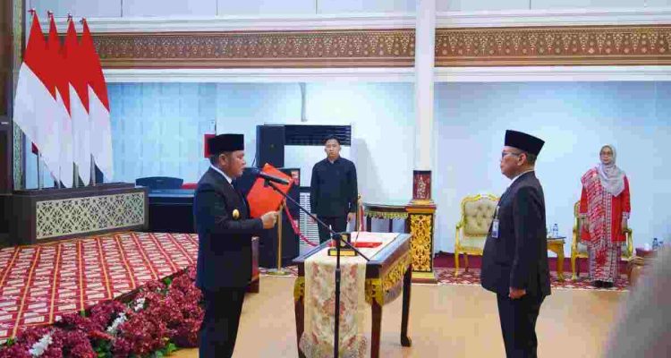 Gubernur Sumatera Selatan, H. Herman Deru, secara resmi mengukuhkan Farid Firman, S.E., M.Si., sebagai Kepala Perwakilan Badan Pengawasan Keuangan dan Pembangunan (BPKP) Provinsi Sumatera Selatan. Prosesi pengukuhan yang berlangsung di Griya Agung, Palembang, pada Senin (05/10/2026). Foto: Kominfo Muba.