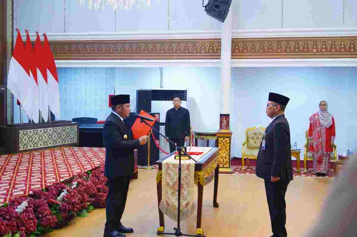 Gubernur Sumatera Selatan, H. Herman Deru, secara resmi mengukuhkan Farid Firman, S.E., M.Si., sebagai Kepala Perwakilan Badan Pengawasan Keuangan dan Pembangunan (BPKP) Provinsi Sumatera Selatan. Prosesi pengukuhan yang berlangsung di Griya Agung, Palembang, pada Senin (05/10/2026). Foto: Kominfo Muba.