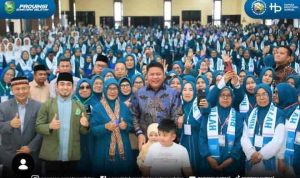 Gubernur Sumatera Selatan (Sumsel), H. Herman Deru menghadiri kegiatan tadabbur Al-Qur'an dan Manasik Umrah Majelis Taklim Al Hayza Leanpuri Kabupaten Ogan Komering Ilir (OKI) yang berlangsung di Aula Asrama Haji Palembang, Sabtu (31/10/2026). Foto: Humas Pemprov Sumsel.