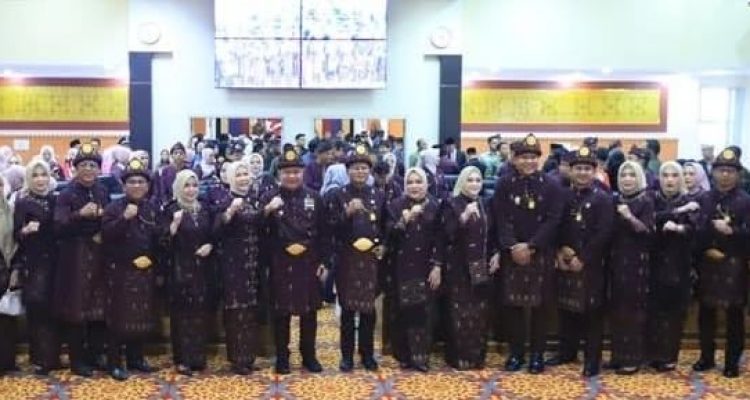 Gubernur Sumsel, Herman Deru bersama walikota dan anggota DPRD Prabumulih, Senin (19/10/2026). Foto: Humas Pemprov Sumsel.