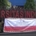 Spanduk tentang tunggakan bayar PBB di depan pagar IGM, Palembang. Foto: IST