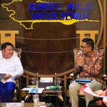 Gubernur Sumsel, Herman Deru saat menerima kunjungan Direktur Pelayanan Klinis Kementerian Kesehatan RI, Obrin Parulian bersama Pj Bupati Muaraenim Hj. Sumarni di Ruang Tamu Gubernur Sumsel, Jumat (2/10/2026). Foto: Humas Pemprov Sumsel.