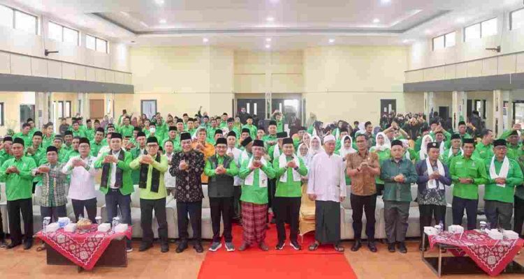 Bupati Muba, HM Toha bersama para pengurus dan kader PKB Muba. Foto: Kominfo Muba.