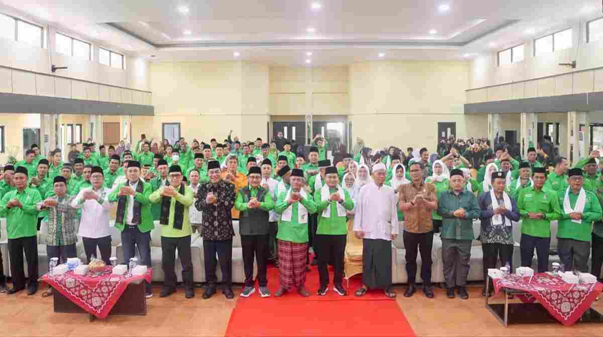 Bupati Muba, HM Toha bersama para pengurus dan kader PKB Muba. Foto: Kominfo Muba.