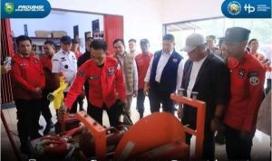 agni-40kb Gubernur Sumsel Herman Deru saat meninjau kantor Manggala Agni Daerah Operasi (Daops) 1 Sumsel XV/Muba, didampingi Bupati Musi Banyuasin M. Toha Tohet, Rabu (28/10/2026). Foto: Humas Pemprov Sumsel.