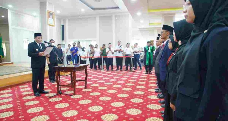 Bupati Muba, HM Toha yang melantik sejumlah pejabat baru di lingkungan Pemkab Muba, Rabu (14/10/2026). Foto: Kominfo Muba.