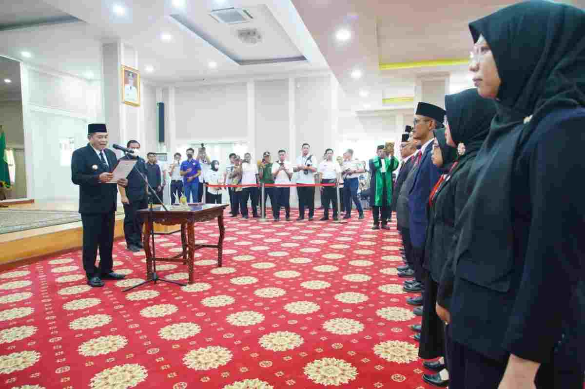 Bupati Muba, HM Toha yang melantik sejumlah pejabat baru di lingkungan Pemkab Muba, Rabu (14/10/2026). Foto: Kominfo Muba.