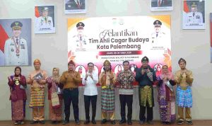 Wali Kota Palembang, Drs. Ratu Dewa, MSi resmi melantik tujuh anggota Tim Ahli Cagar Budaya (TACB) Kota Palembang periode 2026-2029. Foto: Kominfo Palembang.