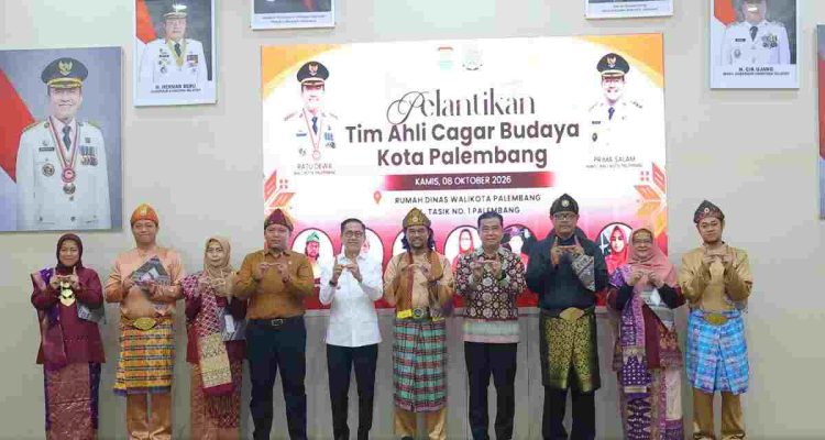 Wali Kota Palembang, Drs. Ratu Dewa, MSi resmi melantik tujuh anggota Tim Ahli Cagar Budaya (TACB) Kota Palembang periode 2026-2029. Foto: Kominfo Palembang.