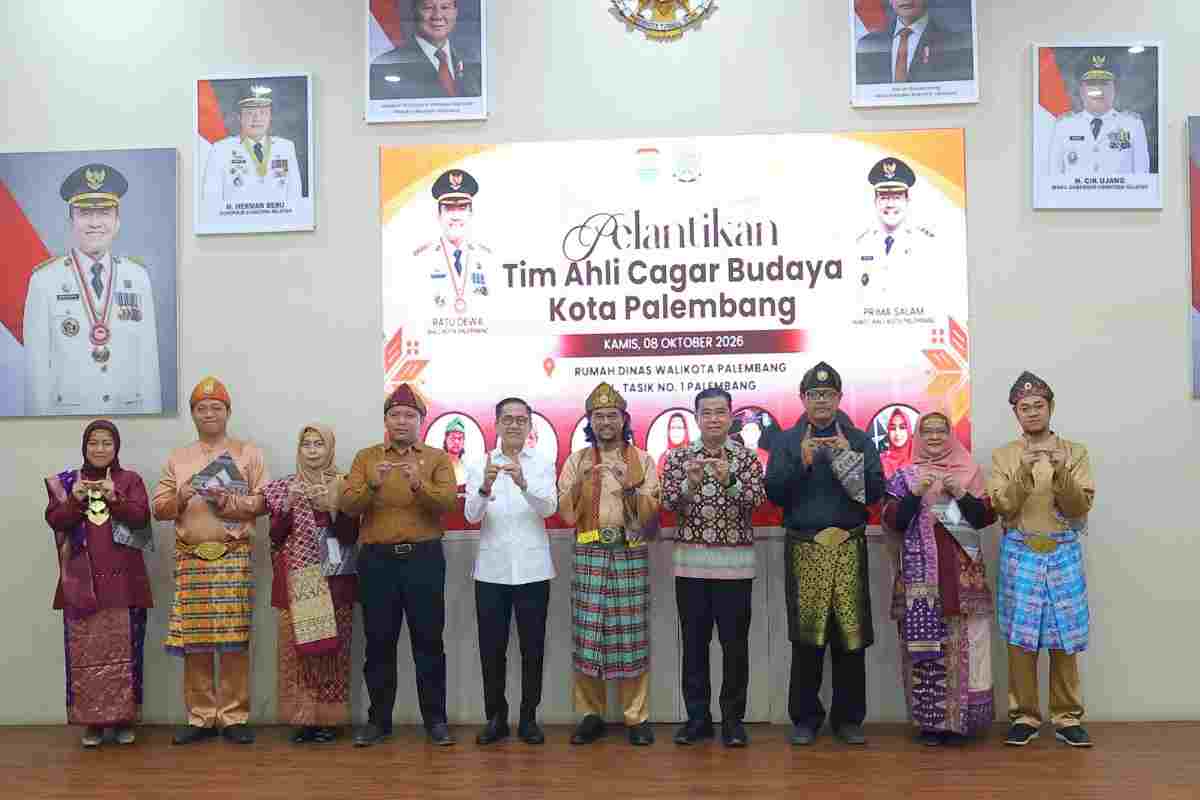 Wali Kota Palembang, Drs. Ratu Dewa, MSi resmi melantik tujuh anggota Tim Ahli Cagar Budaya (TACB) Kota Palembang periode 2026-2029. Foto: Kominfo Palembang.