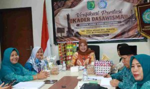 dasawisma-40kb Para kader Dasawisma Apel 1, Kelurahan Balai Agung, Kecamatan Sekayu, Kabupaten Musi Banyuasin, terlihat saat mengikuti verifikasi prestasi kader Dasawisma Peserta Lomba Kader Dasawisma tingkat Provinsi Sumatera Selatan secara virtual, Kamis (08/10/2026). Foto: Kominfo Muba.