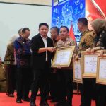 Gubernur Sumsel Herman Deru dalam ajang penghargaan Satu Data Indonesia Provinsi Sumatera Selatan Tahun 2026 yang berlangsung di Hotel Harper Palembang, Selasa (27/10/2026). Foto: Humas Pemprov Sumsel.