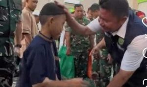 Gubernur Sumsel H. Herman Deru bersama Menteri Koordinator Bidang Politik dan Keamanan (Menko Polkam) RI Jenderal TNI (Purn.) Dudung Abdurrachman menyempatkan diri berbagi kebahagiaan dengan anak-anak yatim piatu di Masjid Thoriqul Jannah, Palembang, Kamis (15/10/2026). Foto: IG Pemprov Sumsel.