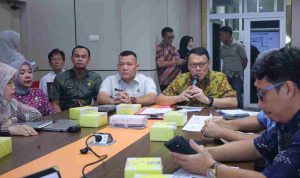 Rapat Sosialisasi Rencana Drainase yang akan diterapkan dalam site plan atas nama PT Optimis Sebiduk Semare/Imam dan PT Ciputra Askara Gemilang/Rizka Mawaddah, Kamis (22/10/2026). Foto: Kominfo Palembang.