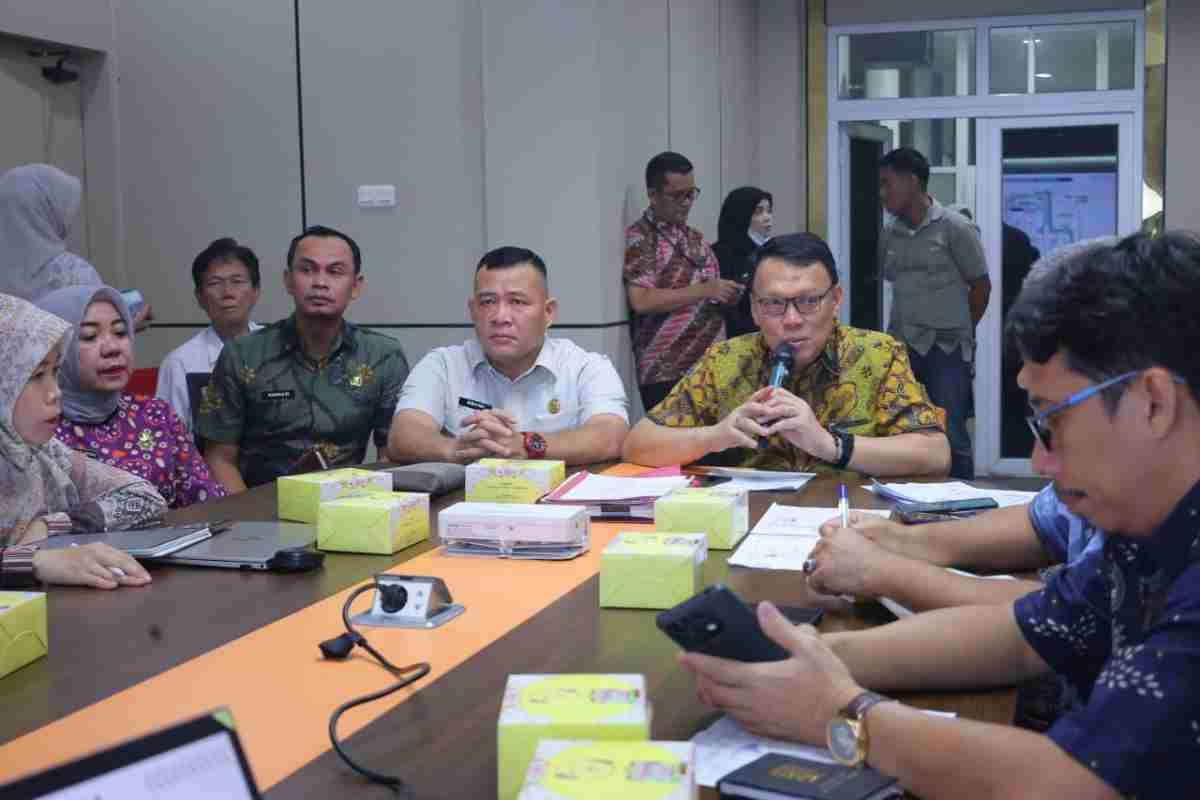 Rapat Sosialisasi Rencana Drainase yang akan diterapkan dalam site plan atas nama PT Optimis Sebiduk Semare/Imam dan PT Ciputra Askara Gemilang/Rizka Mawaddah, Kamis (22/10/2026). Foto: Kominfo Palembang.