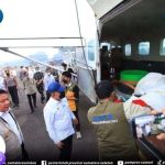 Menko Polkam, Dudung didampingi Gubernur Sumsel, Herman Deru meninjau kesiapan ujicoba teknologi dry ice di Bandara SMB II Palembang, Rabu (14/10/2026). Foto: Humas Pemprov Sumsel.