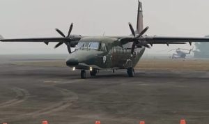Pesawat siap take off untuk melakukan penyemaian dry ice di Bandara TNI AU Palembang, Selasa (20/10/2026) pagi. Foto: Humas Pemprov Sumsel.
