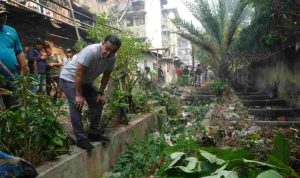 gotong-40kb (1) Asisten I Bidang Pemerintahan dan Kesejahteraan Rakyat Kota Palembang, Kgs. H. Sulaiman Amin memimpin pemantauan pelaksanaan kegiatan gotong royong di wilayah Kota Palembang, Jumat (2/10/2026). Foto: Kominfo Palembang.