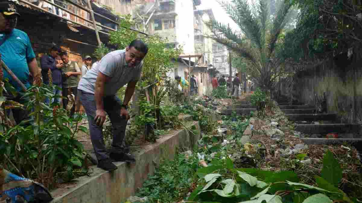 Asisten I Bidang Pemerintahan dan Kesejahteraan Rakyat Kota Palembang, Kgs. H. Sulaiman Amin memimpin pemantauan pelaksanaan kegiatan gotong royong di wilayah Kota Palembang, Jumat (2/10/2026). Foto: Kominfo Palembang.