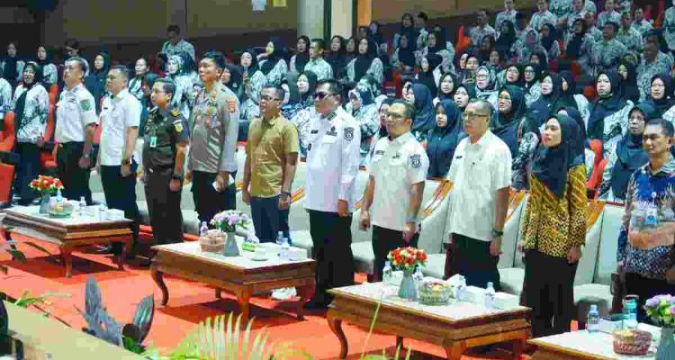 Bupati Musi Banyuasin, HM Toha Tohet, SH saat membuka Workshop Guru se-Kabupaten Musi Banyuasin Tahun 2026 bertema “Guru Adaptif, Pembelajaran Kreatif; Menjawab Tantangan Pendidikan di Era Digital” di Opproom Pemkab Muba, Rabu (7/10/2026). Foto: Kominfo Muba.