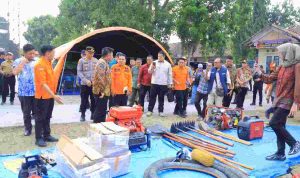 hutla-40kb Gubernur Sumatera Selatan (Sumsel) Dr. H. Herman Deru meninjau Posko Satuan Tugas (Satgas) Penanganan Kebakaran Hutan dan Lahan (Karhutla) di kantor Camat Belitang, Kabupaten Ogan Komering Ulu (OKU) Timur, Sabtu (10/10/2026). Foto: Humas Pemprov Sumsel.