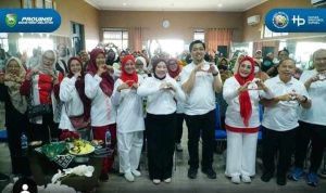 Ketua YJI Sumsel, Lidyawati Cik Ujang bersama pengurus YJI Sumsel. Foto: Humas Pemprov Sumsel.