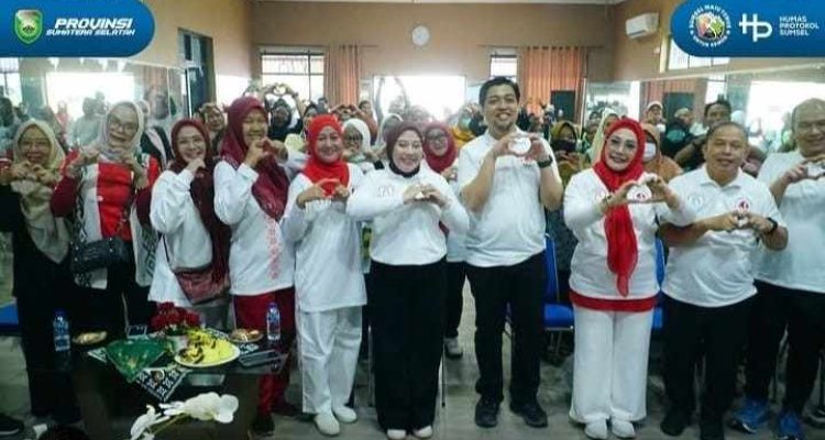 Ketua YJI Sumsel, Lidyawati Cik Ujang bersama pengurus YJI Sumsel. Foto: Humas Pemprov Sumsel.