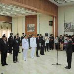 Walikota Palembang, Ratu Dewa mengambil sumpah jabatan sejumlah pejabat baru di lingkungan Pemkot Palembang, Jumat (30/10/2026). Foto: Kominfo Palembang.