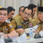 Wakil Bupati Muba Abdur Rohman Husen mengikuti Rapat Terbatas bersama Presiden RI secara daring membahas Penanganan Karhutla di wilayah Sumsel, Senin (12/10/2026) di Griya Agung Palembang. Foto: Kominfo Muba.