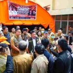 Gubernur Sumsel, Herman Deru saat meninjau salah satu poko Karhutla. Foto: Dok Humas Pemprov Sumsel.
