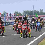Gelaran pamungkas Final Race kejuaraan balap motor bergengsi Sumatra Cup Prix (SCP) “PACAK” Tahun 2026 sukses menyedot perhatian ribuan pasang mata dan menjadi panggung hiburan otomotif megah bagi masyarakat, Minggu (11/10/2026). Foto: Kominfo Muba.