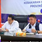 Gubernur Sumatera Selatan Dr. H. Herman Deru mendampingi Wakil Menteri Lingkungan Hidup RI Diaz Faisal Malik Hendropriyono, BSc memimpin pertemuan Koordinasi Kolaborasi Penanggulangan Kebakaran Lahan di Kantor BPBD Provinsi Sumatera Selatan, Rabu (7/10/2026) pagi. Foto: Humas Pemprov Sumsel.