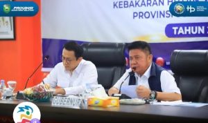 rapat-40kb Gubernur Sumatera Selatan Dr. H. Herman Deru mendampingi Wakil Menteri Lingkungan Hidup RI Diaz Faisal Malik Hendropriyono, BSc memimpin pertemuan Koordinasi Kolaborasi Penanggulangan Kebakaran Lahan di Kantor BPBD Provinsi Sumatera Selatan, Rabu (7/10/2026) pagi. Foto: Humas Pemprov Sumsel.