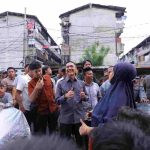 Dirjen Perumahan Perkotaan Kementerian PKP RI, Dr. Sri Haryati, bersama Wali Kota Palembang Ratu Dewa turun langsung menyusuri lorong-lorong dan menelusuri beberapa blok Rumah Susun (Rusun) di Jalan Radial, Kecamatan Bukit Kecil, Minggu (25/10/2026) sore. Foto: Kominfo Palembang.