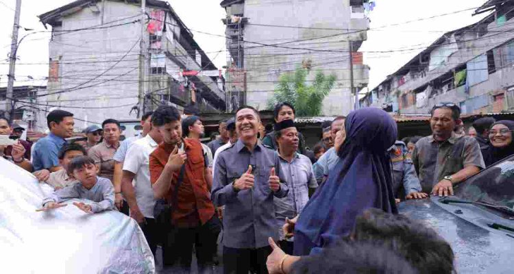Dirjen Perumahan Perkotaan Kementerian PKP RI, Dr. Sri Haryati, bersama Wali Kota Palembang Ratu Dewa turun langsung menyusuri lorong-lorong dan menelusuri beberapa blok Rumah Susun (Rusun) di Jalan Radial, Kecamatan Bukit Kecil, Minggu (25/10/2026) sore. Foto: Kominfo Palembang.