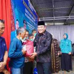Bupati Musi Banyuasin HM Toha Tohet, SH didampingi Ketua TP PKK Muba Hj Patimah Toha mengunjungi Kecamatan Bayung Lencir, dalam rangka silaturahmi bersama tokoh agama, tokoh masyarakat, dan warga di Kelurahan Bayung Lencir Indah, Senin (19/10/2026). Foto: Kominfo Muba.