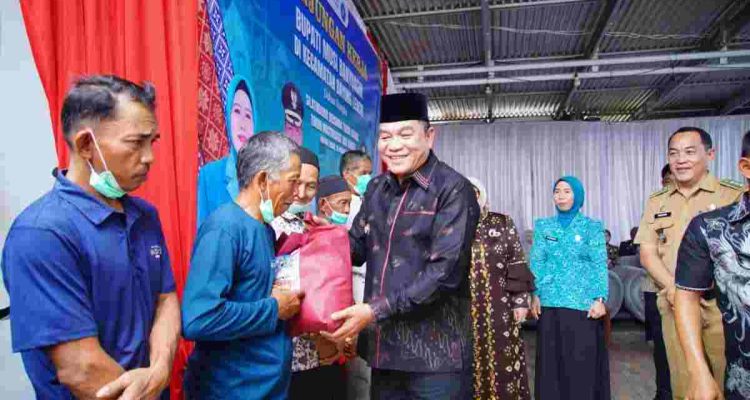 Bupati Musi Banyuasin HM Toha Tohet, SH didampingi Ketua TP PKK Muba Hj Patimah Toha mengunjungi Kecamatan Bayung Lencir, dalam rangka silaturahmi bersama tokoh agama, tokoh masyarakat, dan warga di Kelurahan Bayung Lencir Indah, Senin (19/10/2026). Foto: Kominfo Muba.